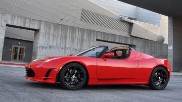 Глава Tesla подтвердил, что компания работает над Roadster