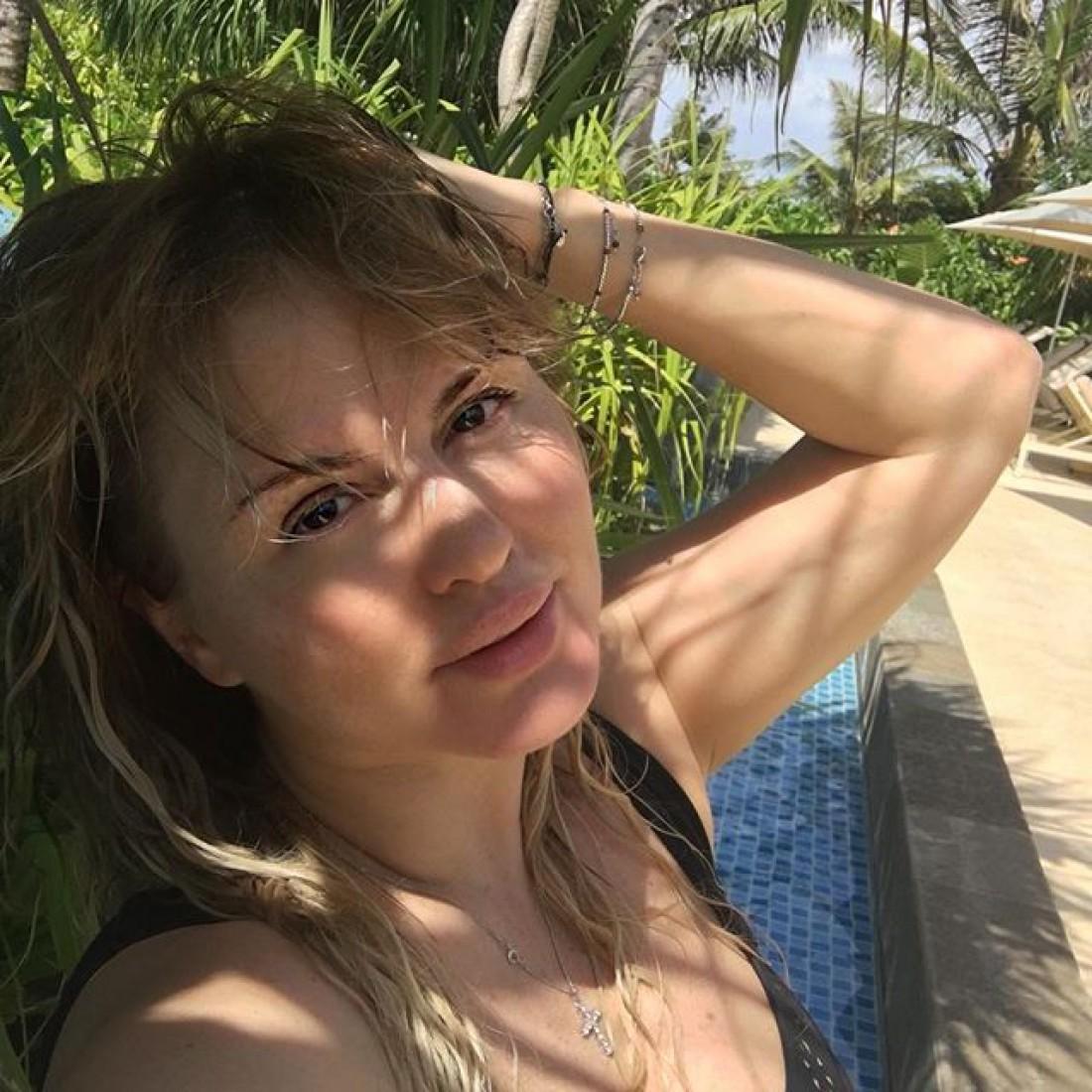 Поклонники Анны Семенович раскритиковали звезду за селфи без макияжа (ФОТО)