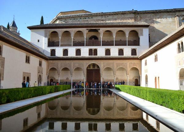Массивность и изящество: Дворец Альгамбра в Испании (ФОТО)