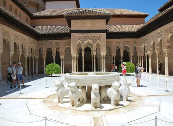 Массивность и изящество: Дворец Альгамбра в Испании (ФОТО)
