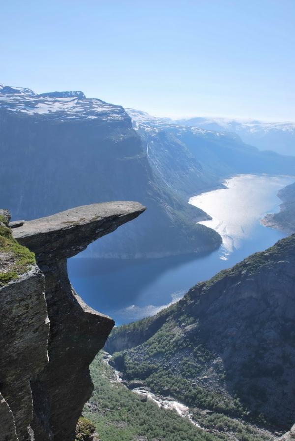 “Окаменевший язык тролля”: уникальная природная достопримечательность Норвегии (ФОТО)
