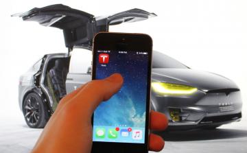 Электромобили Tesla будут распознавать владельца с помощью смартфона