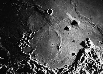 На спутнике Земли обнаружили древний лунный город (ВИДЕО)