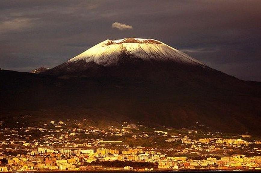 Везувий - один из наиболее опасных вулканов мира (ФОТО)