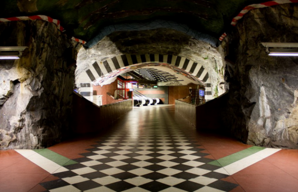Художественная галерея под землей: самый красивый метрополитен в мире (ФОТО)