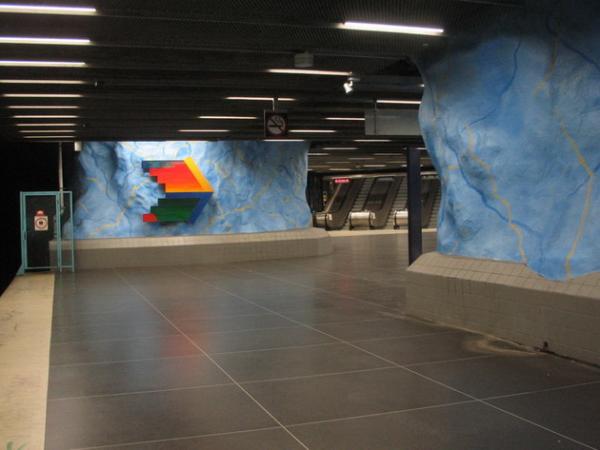 Художественная галерея под землей: самый красивый метрополитен в мире (ФОТО)