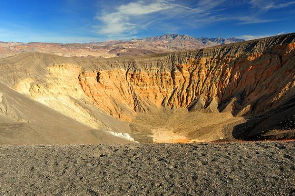 Место загадочных явлений и мистических тайн: легендарная “Долина смерти” в США (ФОТО)