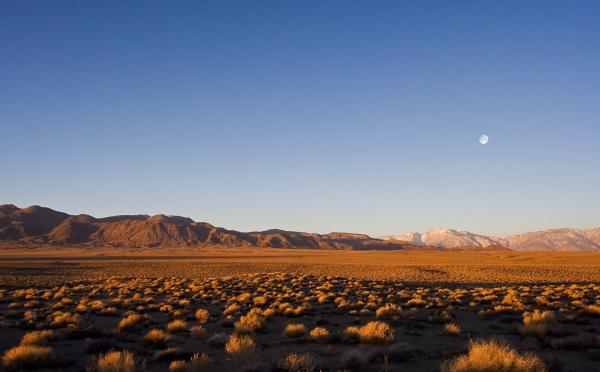 Место загадочных явлений и мистических тайн: легендарная “Долина смерти” в США (ФОТО)