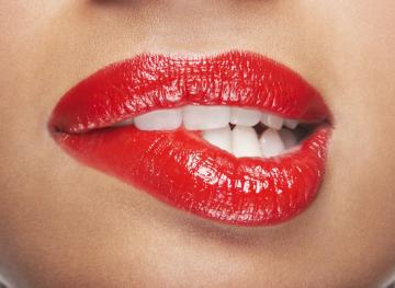 Ученые определили идеальную форму женских губ 