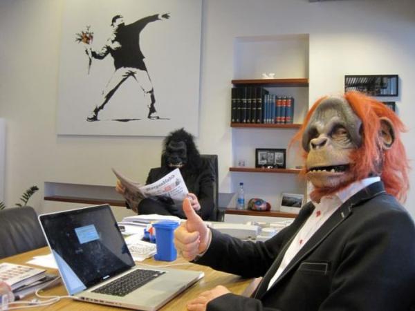 20 сумасшедших фото о том, как развлекаются офисные работники (ФОТО)