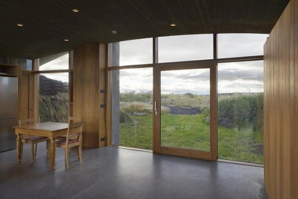 Загородный дом, «слившийся» с природным ландшафтом Исландии (ФОТО)