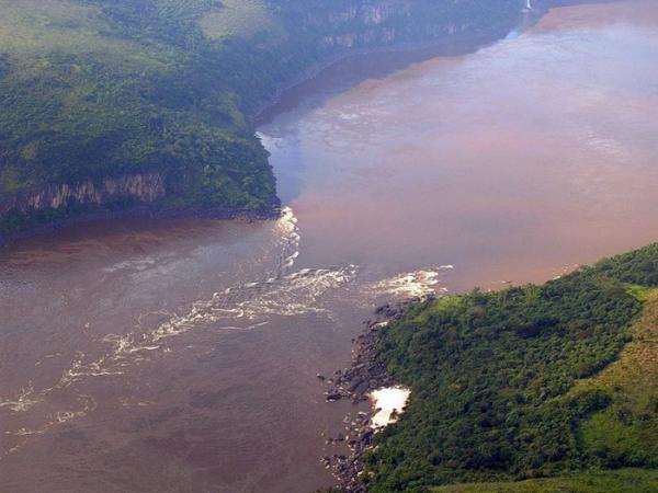 Чудо природы: как выглядит самая глубокая река в мире (ФОТО)