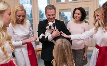 Домашний питомец президента Финляндии стал новой звездой интернета (ФОТО)