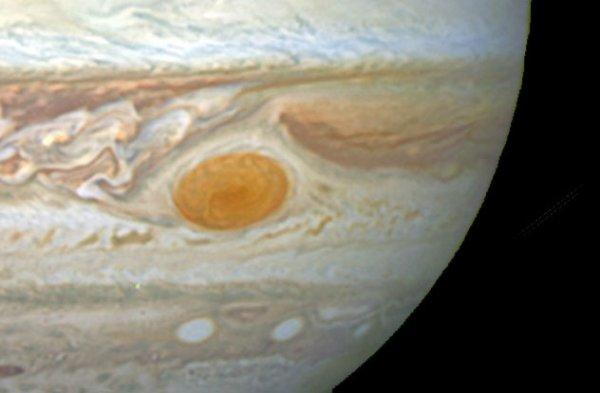 NASA показало снимок гигантского торнадо на Юпитере‍ (ФОТО)