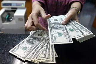Долларовый бум: почему в марте подорожала валюта