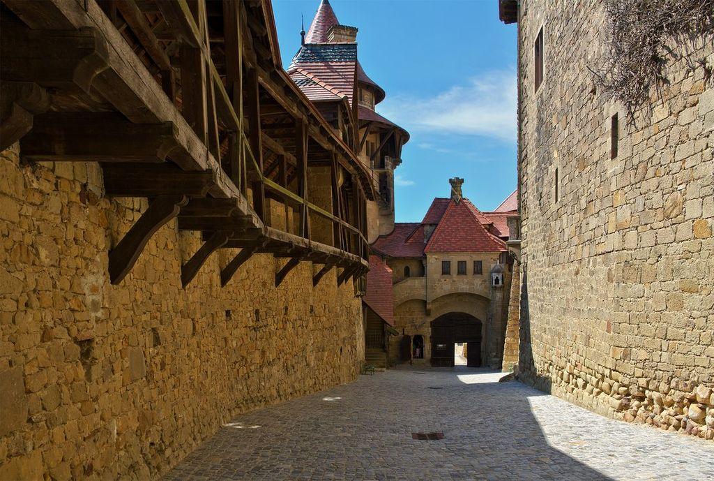 Рыцарский замок Кройценштайн в Австрии - от средневековья до наших дней (ФОТО)