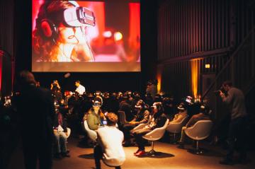 Компания IMAX  готовит открытие кинотеатров виртуальной реальности
