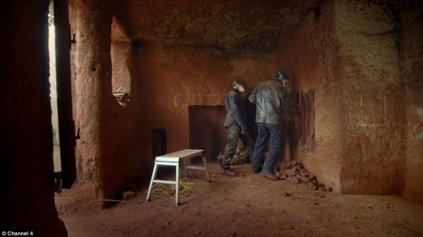 Британский бизнесмен создал уютное жилье прямо в пещере (ФОТО) 