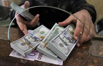 Украинцам не советуют покупать доллары: комментарий эксперта