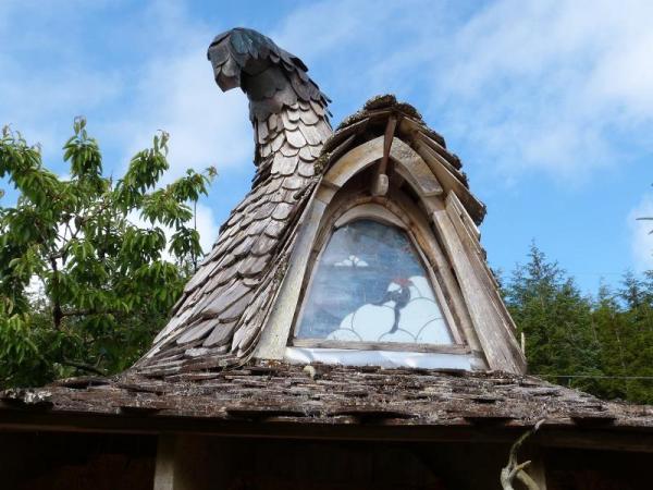 Эко-дом внутри дерева: необычное решение канадского художника (ФОТО)