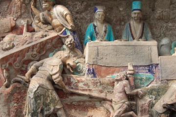 Археологи не могут понять, что держит в руках древняя китайская статуя (ФОТО)