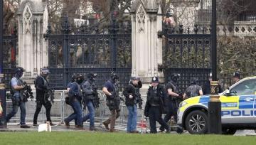 Британская полиция продолжает операцию по задержанию подозреваемых в теракте у парламента