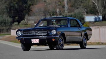Раритетный экземпляр: самое первое купе Ford Mustang продадут с аукциона (ФОТО)