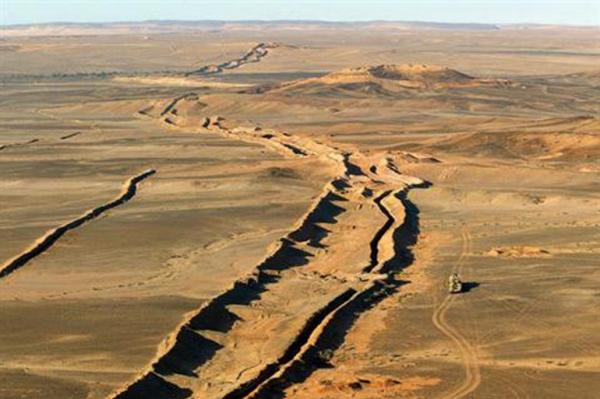 Марокканская граница в Сахаре: самая опасная минная линия (ФОТО)