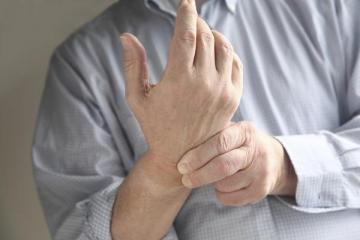 Ученые назвали причины онемения рук 