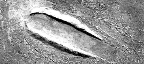 Загадочный кратер на Марсе: следы падения метеорита или НЛО? (ФОТО)