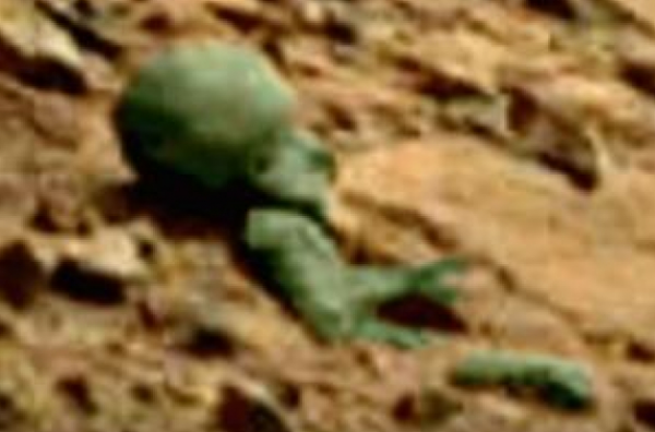 NASA опубликовало снимки инопланетянина на Марсе (ФОТО)