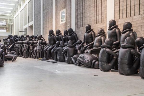 Китайский художник заставляет посмотреть на проблему с беженцами своей новой инсталляцией (ФОТО)