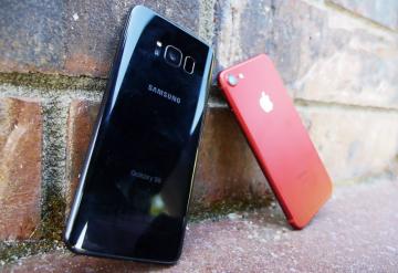 Тест на прочность: iPhone 7 против Samsung Galaxy S8 (ВИДЕО)