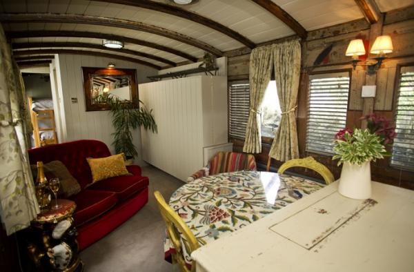 В Англии старый вагон пассажирского поезда превратили в роскошный отель (ФОТО)