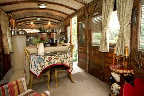 В Англии старый вагон пассажирского поезда превратили в роскошный отель (ФОТО)