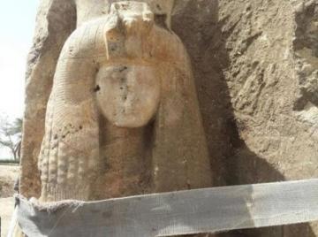 В Египте найдена уникальная статуя жены Аменхотепа III - царицы Тии