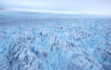 Ученые NASA сообщили о гигантской трещине в ледниках Гренландии (ФОТО)