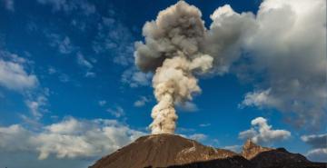 Потрясающее природное явление: ученые показали как выглядит извержение вулкана (ВИДЕО)