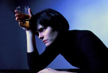 Ученые рассказали, почему женский алкоголизм опаснее мужского