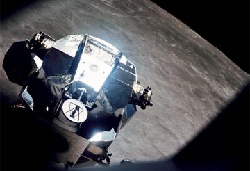«Аполлон-10» зафиксировал неопознанный летающий объект (ФОТО)