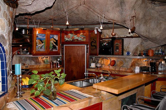 Расширяя пространство: Уютный дом в скале с видом на Аризону (ФОТО)