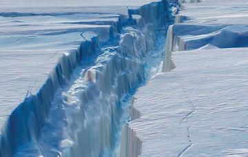 В Антарктиде обнаружена новая гигантская трещина