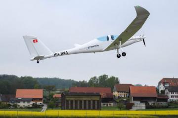 В Швейцарии состоялись испытания самолета на солнечных батареях