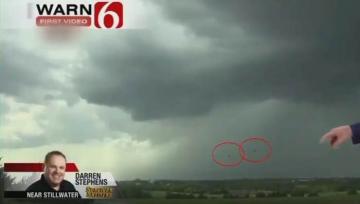 НЛО попал в прямой эфир новостей в штате Оклахома (ВИДЕО)