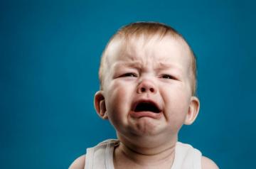 Реакция родителей на плач ребенка влияет на его будущее, – ученые