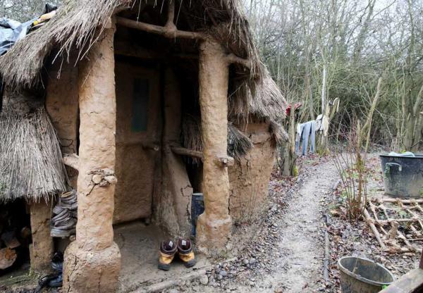 Отшельник из Лондона продемонстрировал, как построить дом без денег (ФОТО)