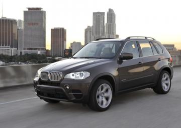 Обновленный BMW X5 «засветился» во время дорожных испытаний (ВИДЕО)
