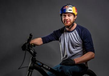 Невероятные трюки на велосипеде Дэнни МакАскилла (ВИДЕО)