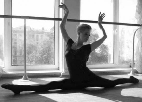 А-ля балерина: Похудевшая Марина Максакова продемонстрировала свою растяжку (ФОТО)
