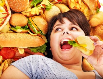 Жирная пища делает людей счастливыми, - ученые